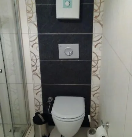 شقة Lal